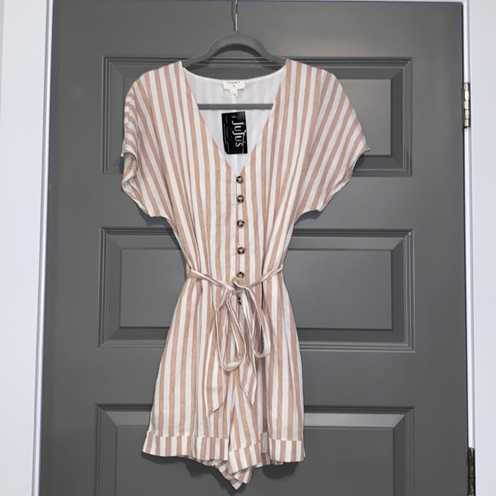 Striped, linen romper. Never been worn from Juju’s boutique